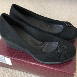 Black wedge comfort heels